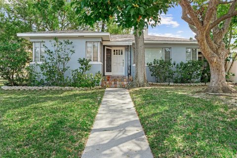 Casa en venta en Clearwater, Florida, 4 dormitorios, 183.95 m2 № 1550831 - foto 1