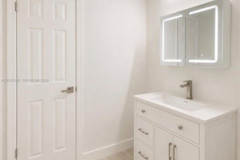 Condominio en alquiler en Hallandale Beach, Florida, 1 dormitorio, 75.9 m2 № 2087296 - foto 11