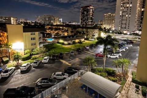 Condominio en alquiler en Hallandale Beach, Florida, 1 dormitorio, 75.9 m2 № 2087296 - foto 17