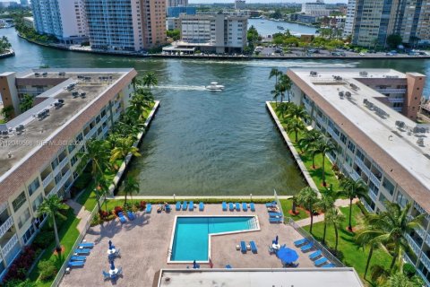 Condominio en alquiler en Hallandale Beach, Florida, 1 dormitorio, 75.9 m2 № 2087296 - foto 22