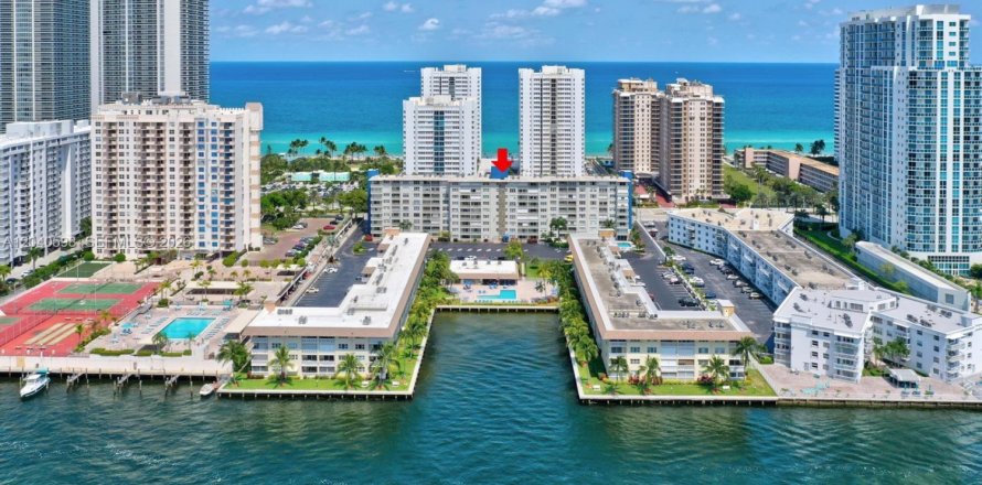 Condominio en Hallandale Beach, Florida, 1 dormitorio № 2087296