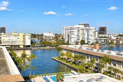Condominio en alquiler en Hallandale Beach, Florida, 1 dormitorio, 75.9 m2 № 2087296 - foto 15
