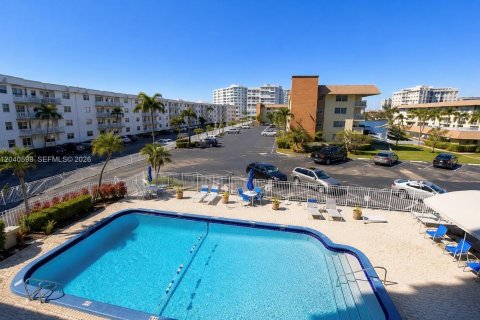 Condominio en alquiler en Hallandale Beach, Florida, 1 dormitorio, 75.9 m2 № 2087296 - foto 20