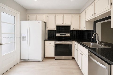 Condominio en alquiler en Hallandale Beach, Florida, 1 dormitorio, 75.9 m2 № 2087296 - foto 4