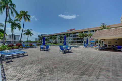Condominio en alquiler en Hallandale Beach, Florida, 1 dormitorio, 75.9 m2 № 2087296 - foto 25