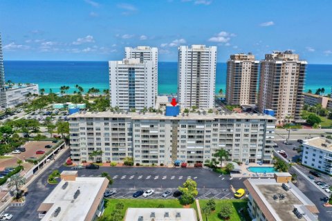 Condominio en alquiler en Hallandale Beach, Florida, 1 dormitorio, 75.9 m2 № 2087296 - foto 27