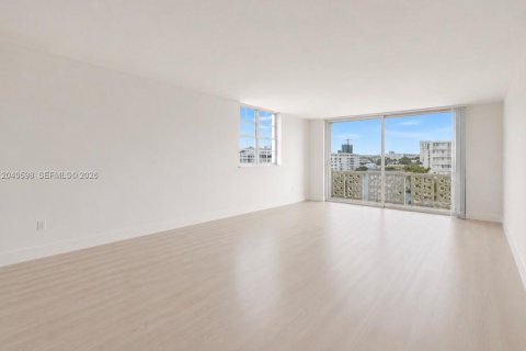 Condominio en alquiler en Hallandale Beach, Florida, 1 dormitorio, 75.9 m2 № 2087296 - foto 5