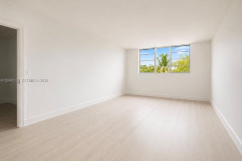 Condominio en alquiler en Hallandale Beach, Florida, 1 dormitorio, 75.9 m2 № 2087296 - foto 8