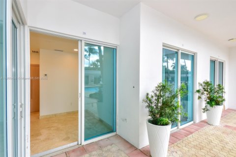 Condo in Bal Harbour, Florida, 2 bedrooms  № 1955056 - photo 18