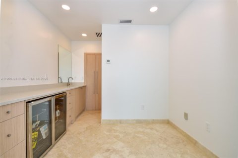 Condo in Bal Harbour, Florida, 2 bedrooms  № 1955056 - photo 3