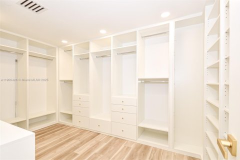 Condo in Bal Harbour, Florida, 2 bedrooms  № 1955056 - photo 9