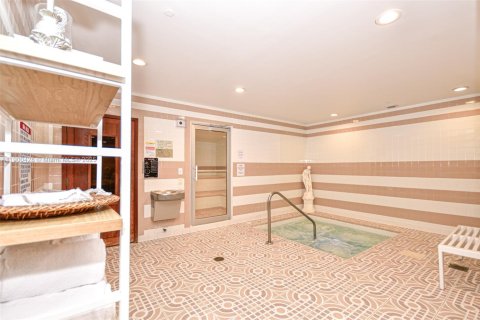 Condo in Bal Harbour, Florida, 2 bedrooms  № 1955056 - photo 14