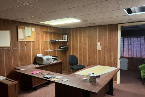 Commercial property in Hialeah, Florida № 1868108 - photo 7