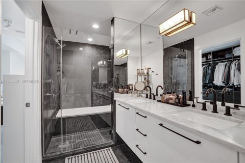 Condominio en venta en Miami, Florida, 1 dormitorio, 87.14 m2 № 2029930 - foto 23