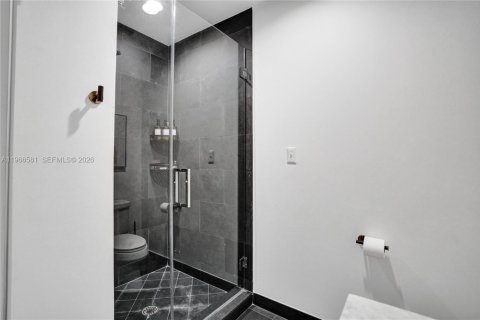 Condominio en venta en Miami, Florida, 1 dormitorio, 87.14 m2 № 2029930 - foto 25