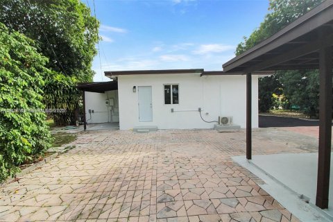 Casa en venta en Miami, Florida, 3 dormitorios, 103.12 m2 № 1977164 - foto 20