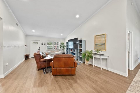 Casa en venta en Miami, Florida, 3 dormitorios, 141.4 m2 № 2028196 - foto 6