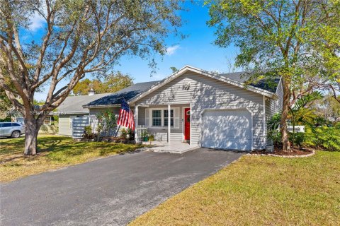 Casa en venta en Miami, Florida, 3 dormitorios, 141.4 m2 № 2028196 - foto 2