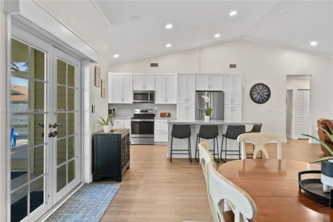 Casa en venta en Miami, Florida, 3 dormitorios, 141.4 m2 № 2028196 - foto 16