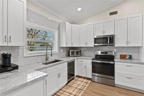 Casa en venta en Miami, Florida, 3 dormitorios, 141.4 m2 № 2028196 - foto 10