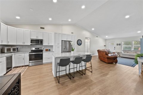 Casa en venta en Miami, Florida, 3 dormitorios, 141.4 m2 № 2028196 - foto 15