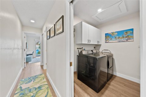 Casa en venta en Miami, Florida, 3 dormitorios, 141.4 m2 № 2028196 - foto 26