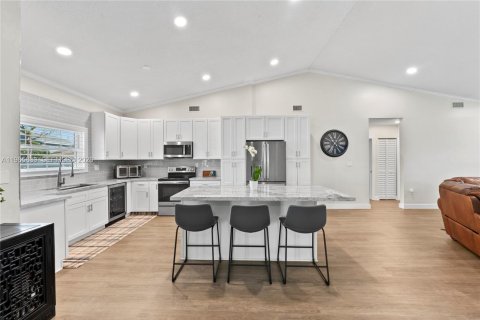 Casa en venta en Miami, Florida, 3 dormitorios, 141.4 m2 № 2028196 - foto 11