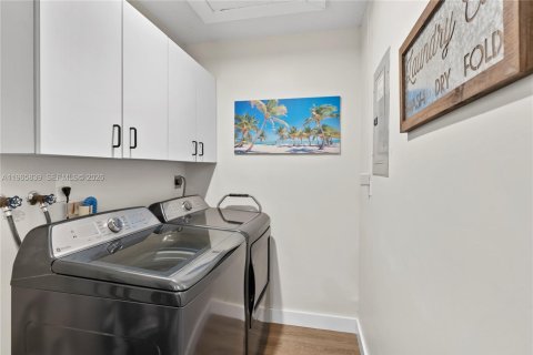 Casa en venta en Miami, Florida, 3 dormitorios, 141.4 m2 № 2028196 - foto 27