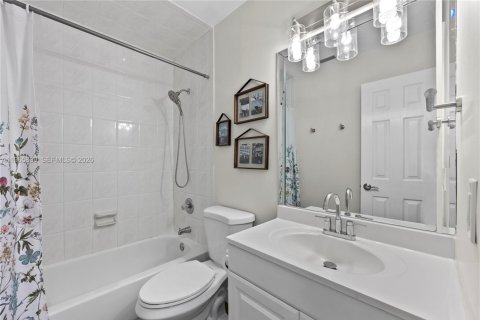 Casa en venta en Miami, Florida, 3 dormitorios, 141.4 m2 № 2028196 - foto 28