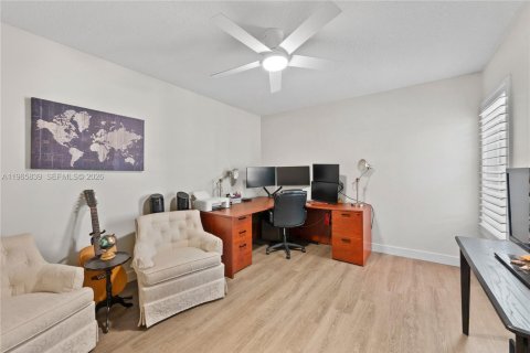 Casa en venta en Miami, Florida, 3 dormitorios, 141.4 m2 № 2028196 - foto 24