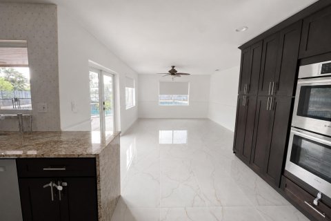 Villa ou maison à louer à Cooper City, Floride: 3 chambres, 182.55 m2 № 2169149 - photo 13