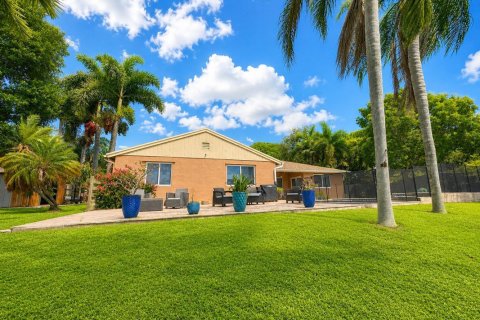 Villa ou maison à louer à Cooper City, Floride: 3 chambres, 182.55 m2 № 2169149 - photo 2