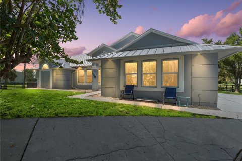 House in Palm Bay, Florida 4 bedrooms, 245.63 sq.m. № 1849819 - photo 4
