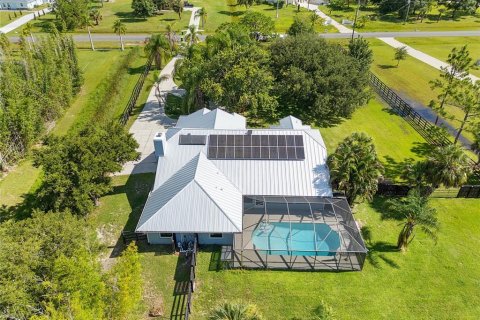 House in Palm Bay, Florida 4 bedrooms, 245.63 sq.m. № 1849819 - photo 1