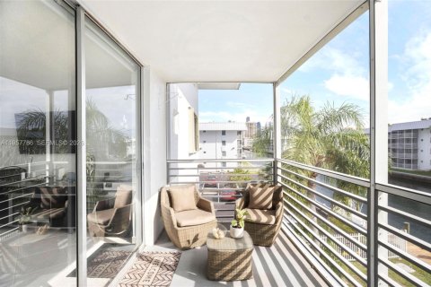 Copropriété à louer à North Miami Beach, Floride: 2 chambres, 103.12 m2 № 2011610 - photo 14