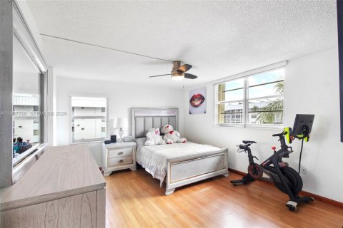 Copropriété à louer à North Miami Beach, Floride: 2 chambres, 103.12 m2 № 2011610 - photo 10