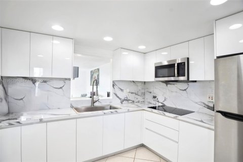 Copropriété à louer à North Miami Beach, Floride: 2 chambres, 103.12 m2 № 2011610 - photo 23