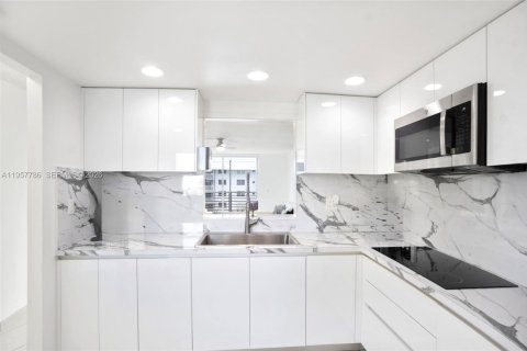 Copropriété à louer à North Miami Beach, Floride: 2 chambres, 103.12 m2 № 2011610 - photo 22