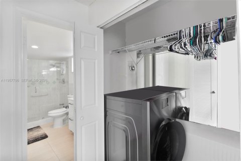 Copropriété à louer à North Miami Beach, Floride: 2 chambres, 103.12 m2 № 2011610 - photo 8