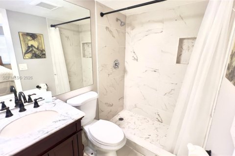 Condo in Naples, Florida, 2 bedrooms  № 2054363 - photo 13