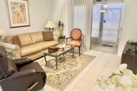 Condo in Naples, Florida, 2 bedrooms  № 2054363 - photo 3