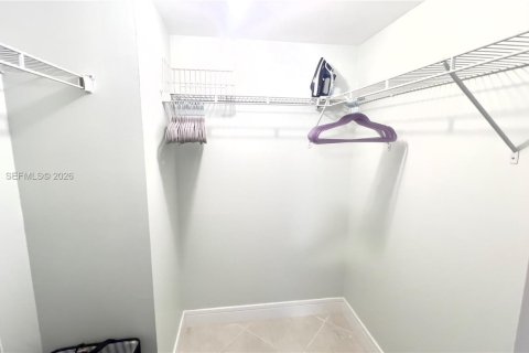 Condo in Naples, Florida, 2 bedrooms  № 2054363 - photo 12