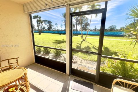 Condo in Naples, Florida, 2 bedrooms  № 2054363 - photo 14