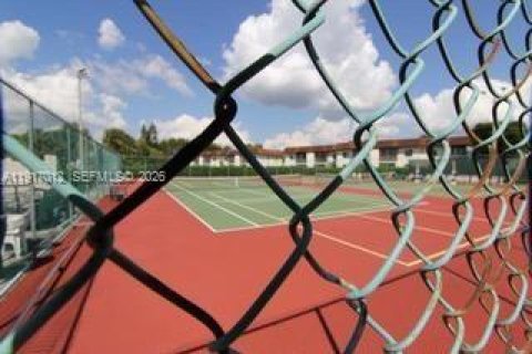 Condo in Naples, Florida, 2 bedrooms  № 2054363 - photo 20