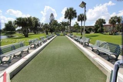 Condo in Naples, Florida, 2 bedrooms  № 2054363 - photo 19