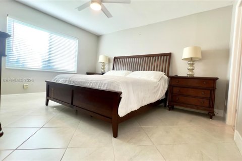 Condo in Naples, Florida, 2 bedrooms  № 2054363 - photo 7