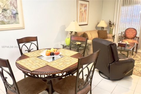 Condo in Naples, Florida, 2 bedrooms  № 2054363 - photo 5
