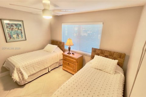 Condo in Naples, Florida, 2 bedrooms  № 2054363 - photo 11