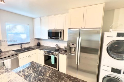 Condo in Naples, Florida, 2 bedrooms  № 2054363 - photo 2