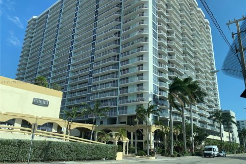 Коммерческая недвижимость в Норт-Бей-Виллидж, Флорида № 2053656